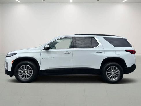 Used 2023 Chevrolet Traverse LT image 3