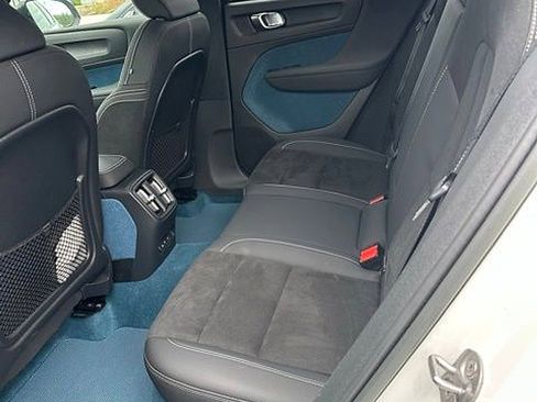 Used 2023 Volvo XC40 Recharge Ultimate AWD/4WD image 3