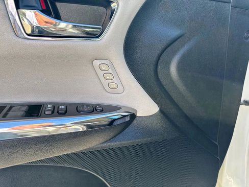 Used 2016 Toyota Avalon XLE Premium image 13