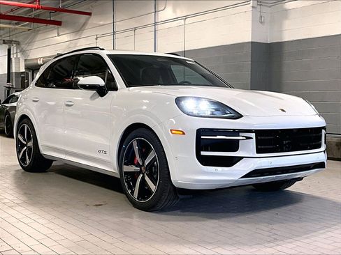 New 2026 Porsche Cayenne GTS AWD/4WD image 7