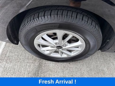 Used 2024 Kia Carnival LX FWD image 22
