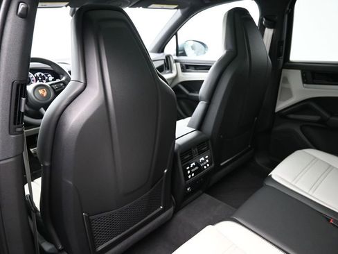 Certified 2026 Porsche Cayenne S AWD/4WD image 8