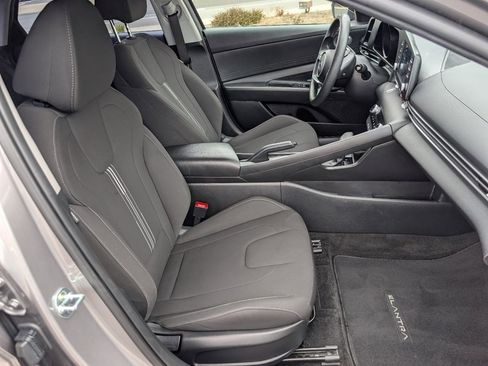 Used 2022 Hyundai Elantra SEL w/ Preferred Accessory Package FWD image 7
