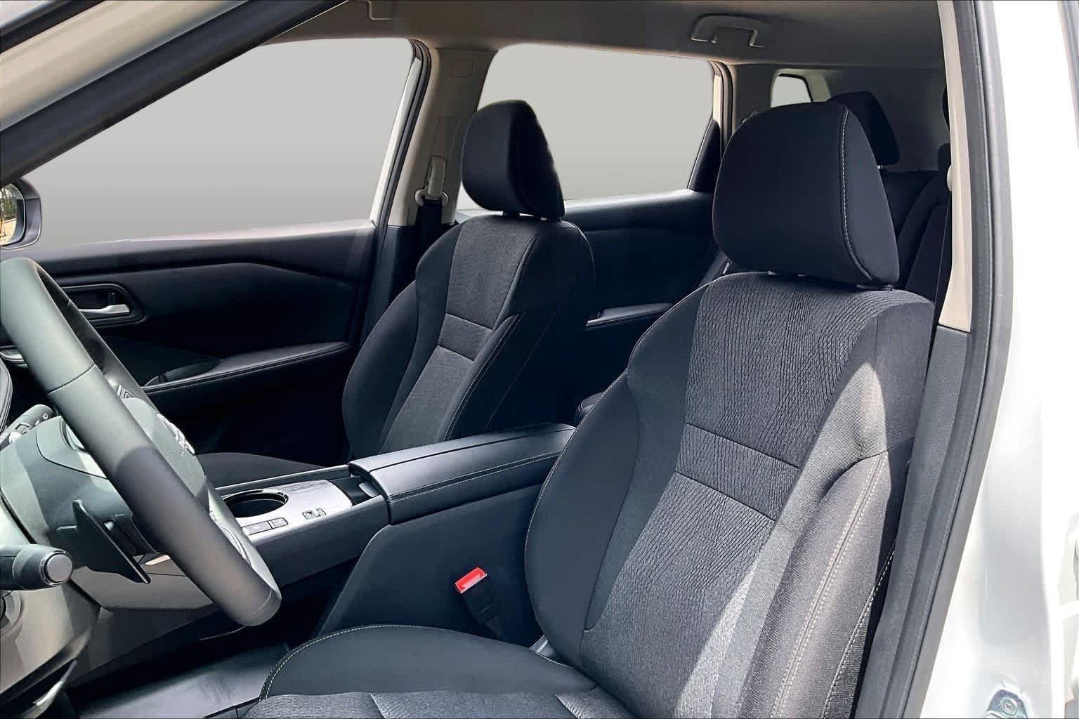 Certified 2026 Nissan Rogue SV FWD image 8
