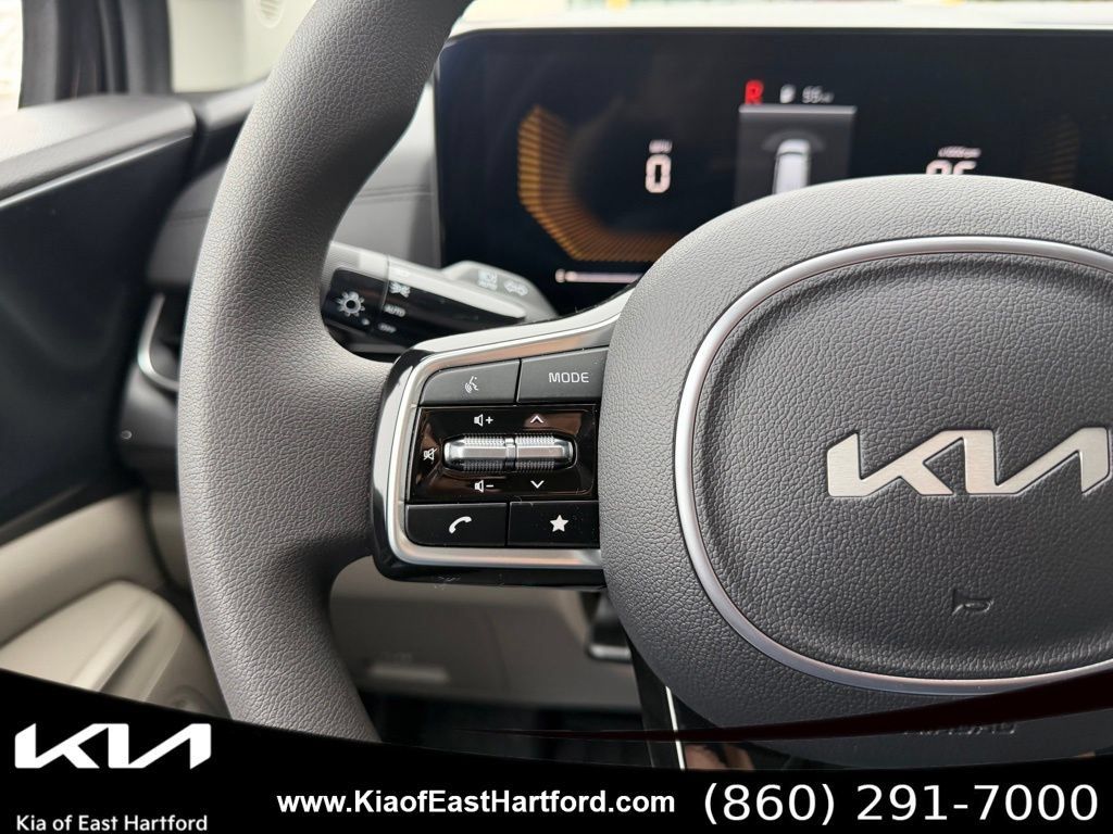 New 2026 Kia Carnival LX FWD image 33