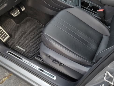 Certified 2024 Volkswagen Tiguan SE R-Line image 19