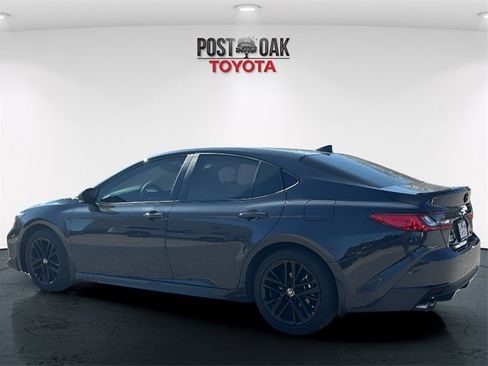 Used 2025 Toyota Camry SE image 5