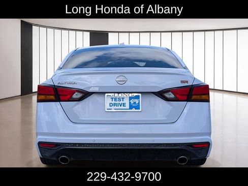 Used 2024 Nissan Altima 2.5 SR w/ SR Premium Package FWD image 7