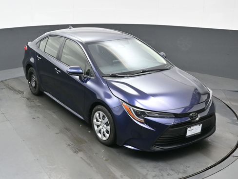 Used 2023 Toyota Corolla LE image 32