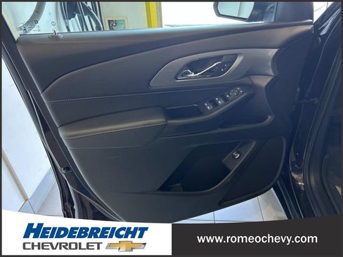 Used 2023 Chevrolet Traverse LT FWD image 10
