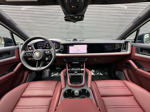 Used 2026 Porsche Cayenne E-Hybrid Coupe AWD/4WD image 6