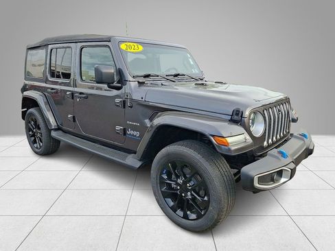 Used 2023 Jeep Wrangler Unlimited Sahara w/ Cold Weather Group AWD/4WD image 4