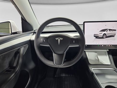 Used 2024 Tesla Model Y Long Range AWD/4WD image 8