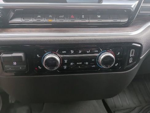 Certified 2025 GMC Sierra 1500 SLT image 24