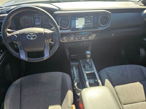 Used 2017 Toyota Tacoma TRD Off-Road AWD/4WD image 15