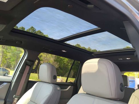 Used 2026 GMC Acadia Elevation w/ Elevation Premium Package FWD image 23