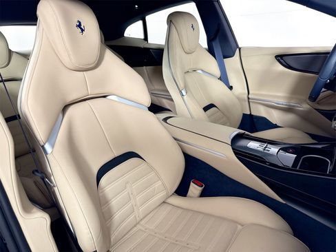 Certified 2024 Ferrari Purosangue Base image 23