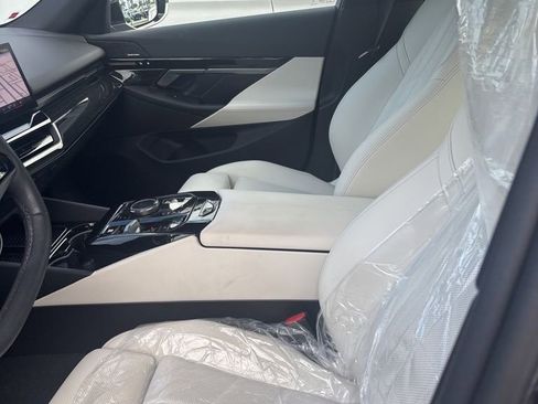Used 2024 BMW 530i w/ Premium Package RWD image 3