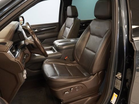 Used 2021 GMC Yukon XL Denali w/ Denali Premium Package image 4