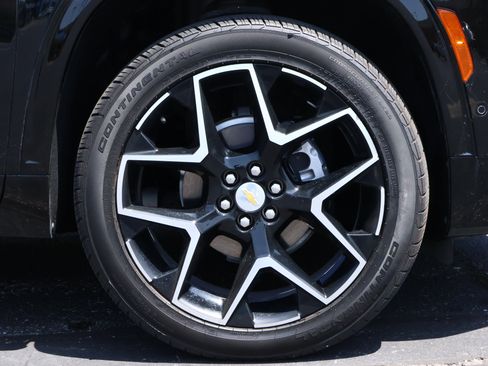 Used 2025 Chevrolet Traverse High Country w/ LPO, Floor Liner Package AWD/4WD image 32