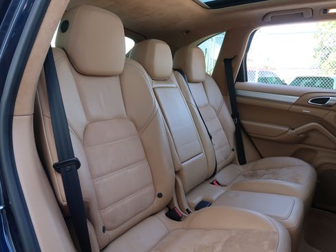 Used 2014 Porsche Cayenne GTS AWD/4WD image 34