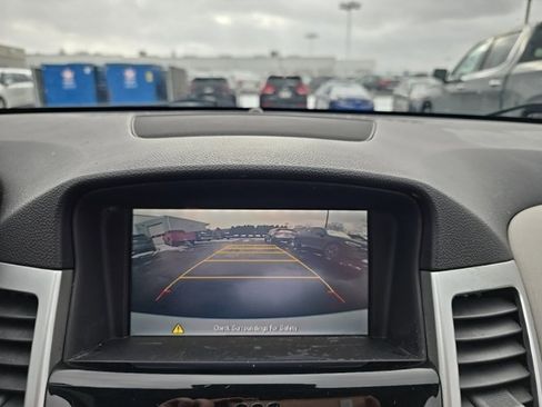 Used 2016 Chevrolet Cruze LT w/ Technology Package image 15