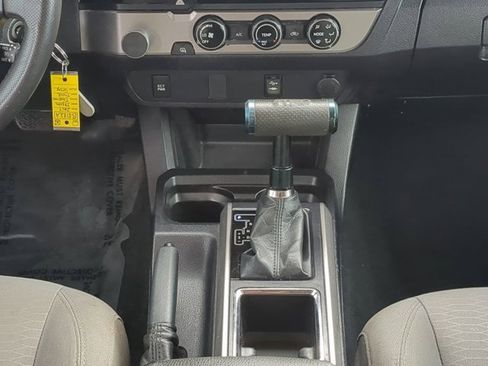 Used 2017 Toyota Tacoma SR5 image 19