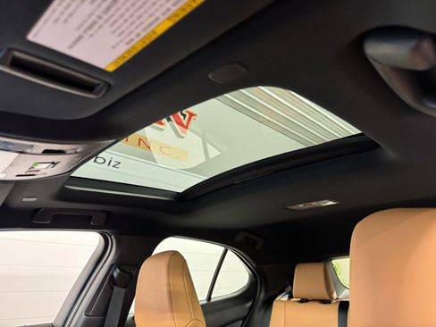 Used 2023 Lexus UX 250h Premium AWD image 15