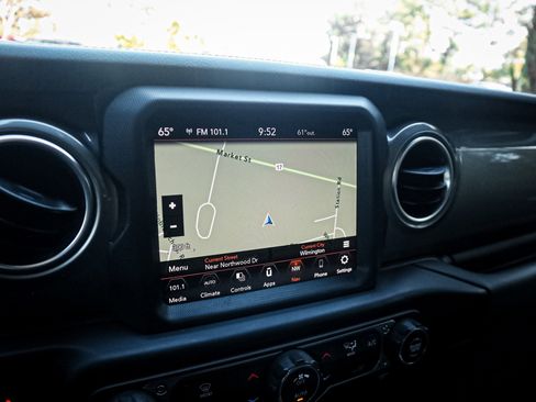 Used 2022 Jeep Wrangler Unlimited Sahara image 24