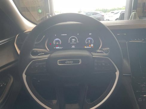 Used 2024 Jeep Grand Cherokee Laredo X RWD image 9