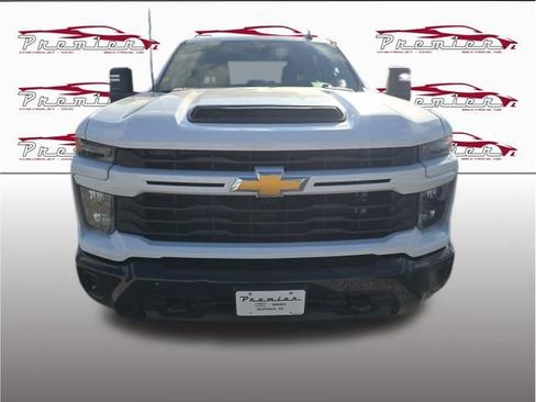 Used 2024 Chevrolet Silverado 2500 Custom w/ Custom Value Package image 7