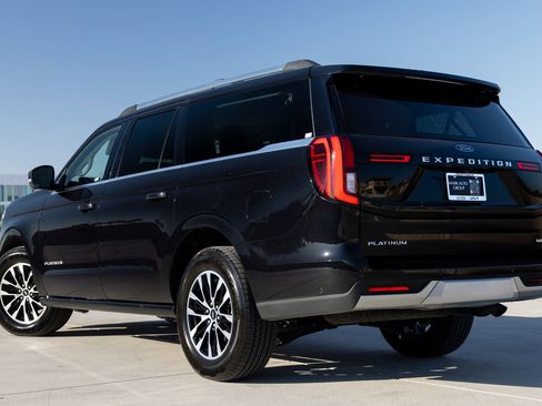 Used 2025 Ford Expedition Max Platinum image 9