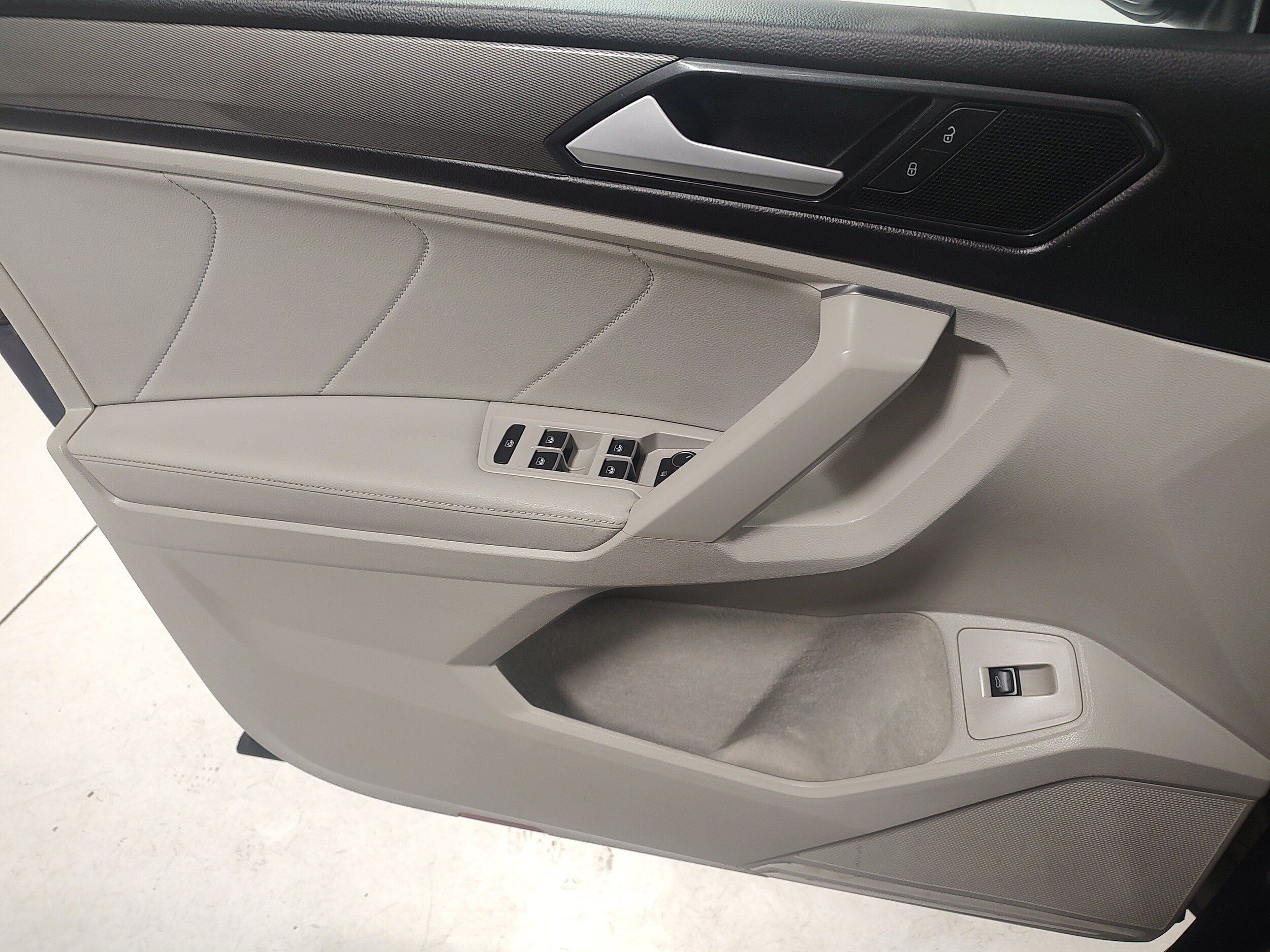 Used 2022 Volkswagen Tiguan SE AWD/4WD image 9