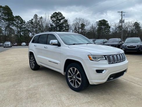 Used 2017 Jeep Grand Cherokee Overland image 2