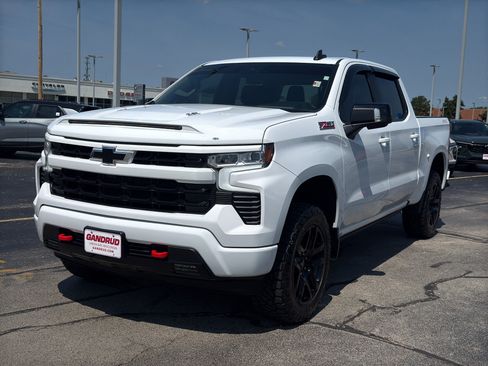 Used 2022 Chevrolet Silverado 1500 RST w/ Convenience Package II AWD/4WD image 2