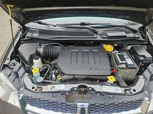 Used 2019 Dodge Grand Caravan SE w/ UConnect Hands-Free Group image 15