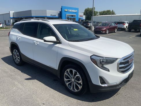 Used 2018 GMC Terrain SLT w/ Preferred Package FWD image 2