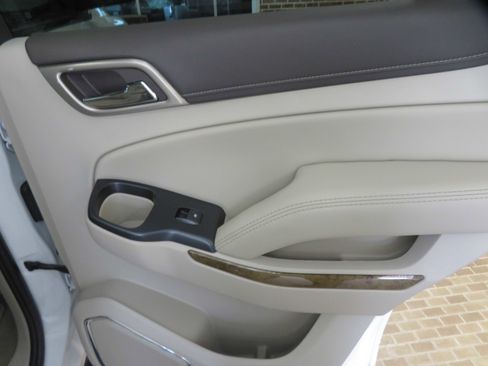 Used 2017 GMC Yukon Denali w/ Enhanced Security Package image 22