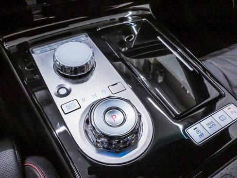 Certified 2025 Genesis G80 2.5T Sport Prestige image 18