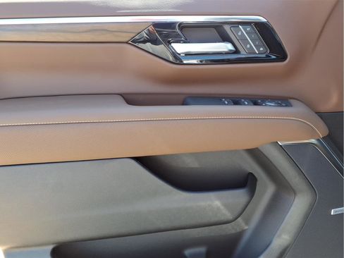 New 2026 Chevrolet Tahoe High Country AWD/4WD image 13