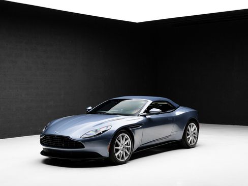 Used 2021 Aston Martin DB11 Volante RWD image 5