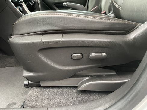 Used 2018 Chevrolet Trax LT w/ LT Convenience Package FWD image 21