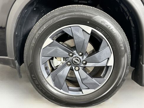 Used 2024 Nissan Rogue SV FWD image 11
