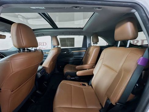 Used 2017 Toyota Highlander Limited Platinum image 28