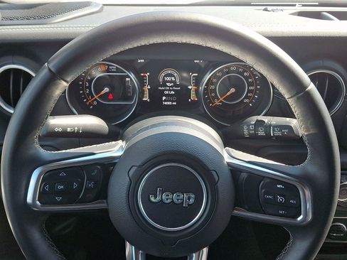 Used 2018 Jeep Wrangler Unlimited Sahara AWD/4WD image 20