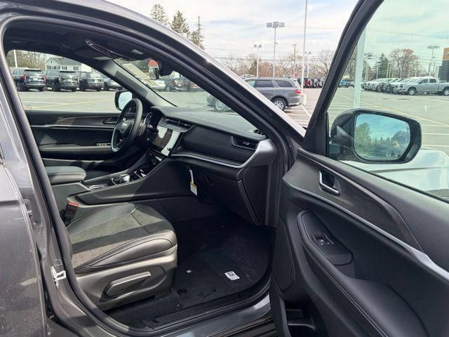 New 2026 Jeep Grand Cherokee Altitude AWD/4WD image 28