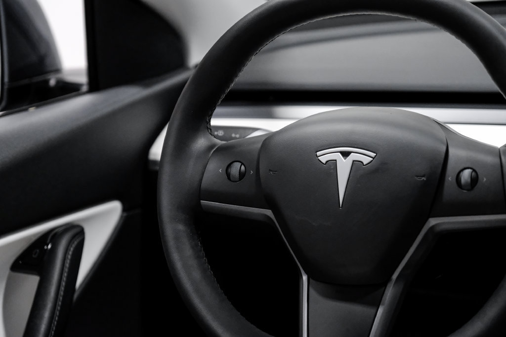 Used 2021 Tesla Model Y Long Range AWD/4WD image 21
