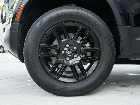 Used 2025 Land Rover Defender 110 S image 13