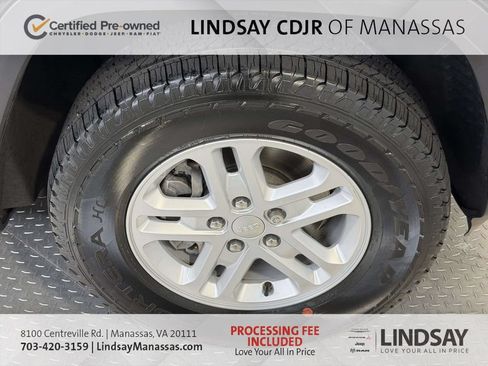 Used 2023 Jeep Grand Cherokee Laredo AWD/4WD image 11