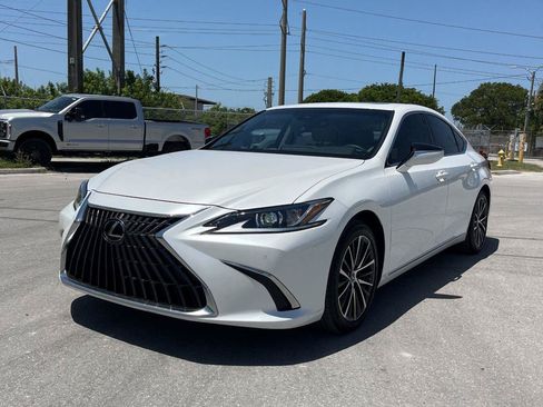 Used 2023 Lexus ES 350 w/ Premium Package FWD image 2
